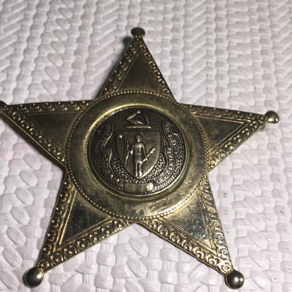 Vintage signed Agnew gold tone star pin brooch